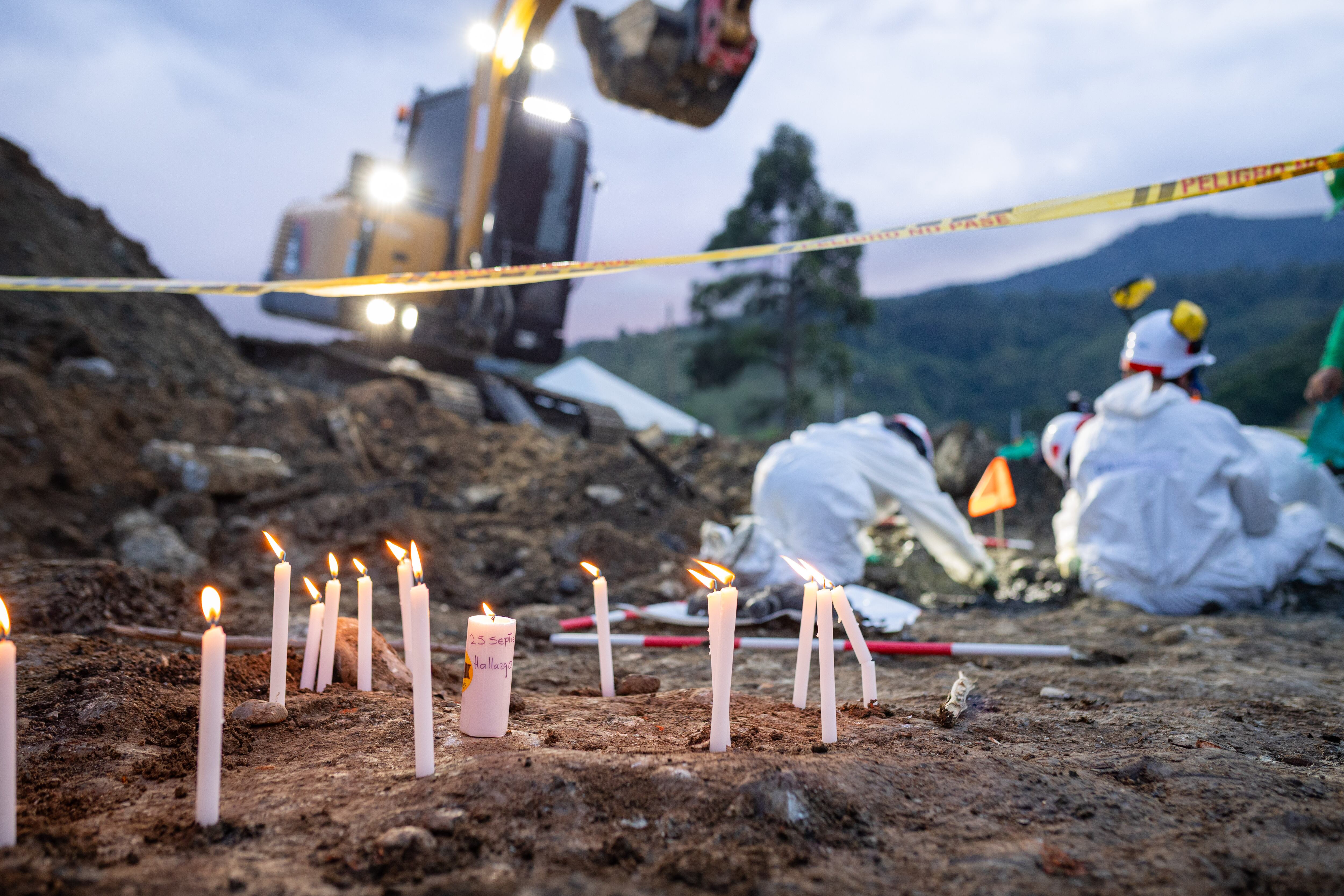 Labor forense en La Escombrera en la Comuna 13 de Medellín | Foto: UBPD