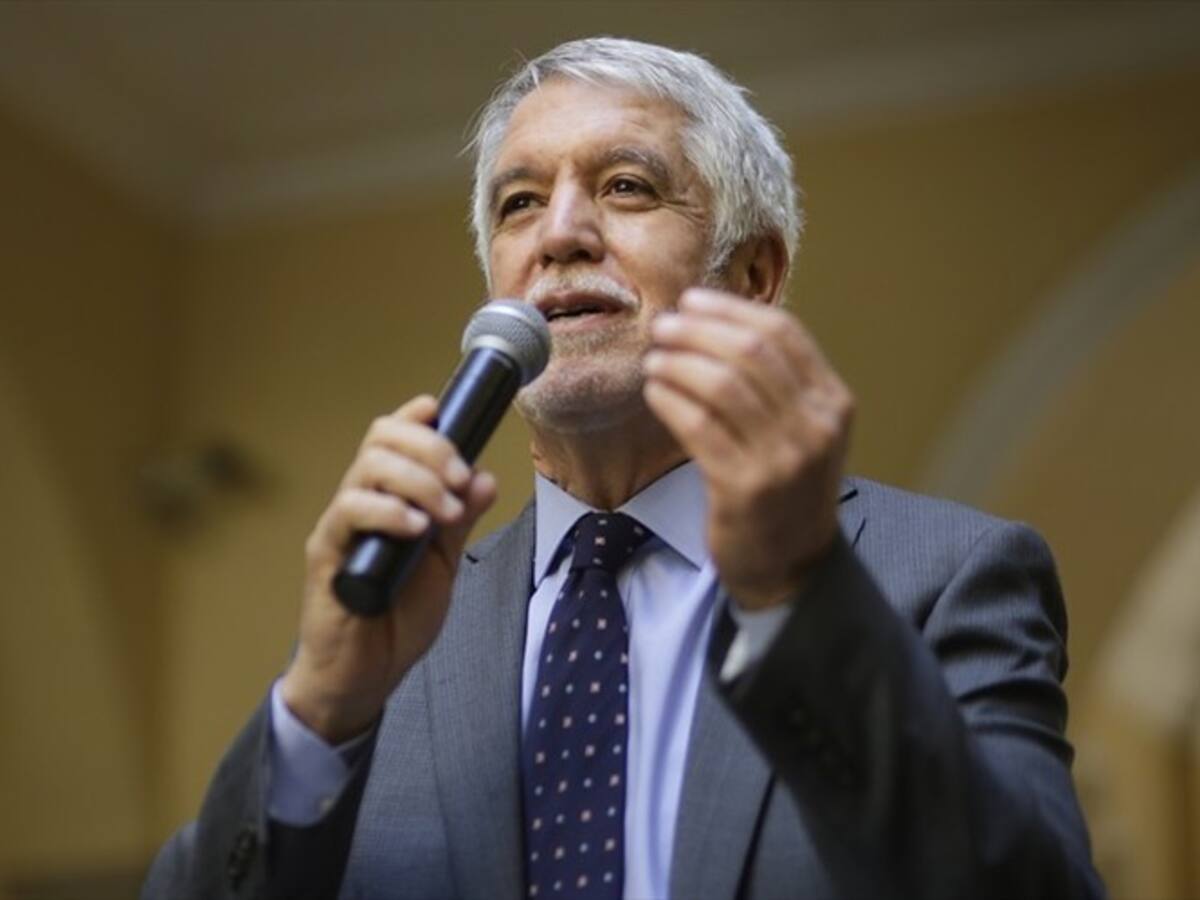 Las Secretarías de Educación y Salud apoyarán a Dilan y su familia: Peñalosa