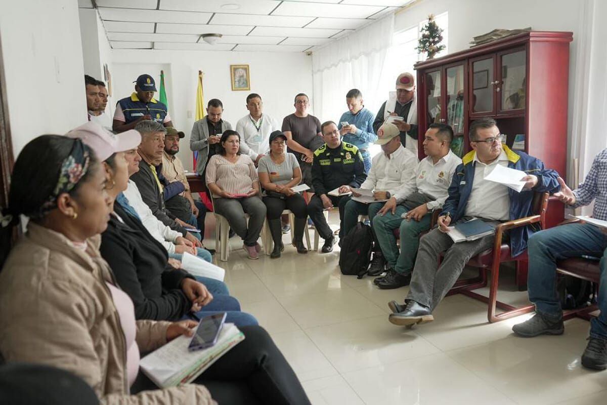 Entre los acuerdos de la reunión entre el ministro del interior y las comunidades se acordó la reubicación de las familias afectadas en el menor tiempo posible. Crédito: MinInterior. 