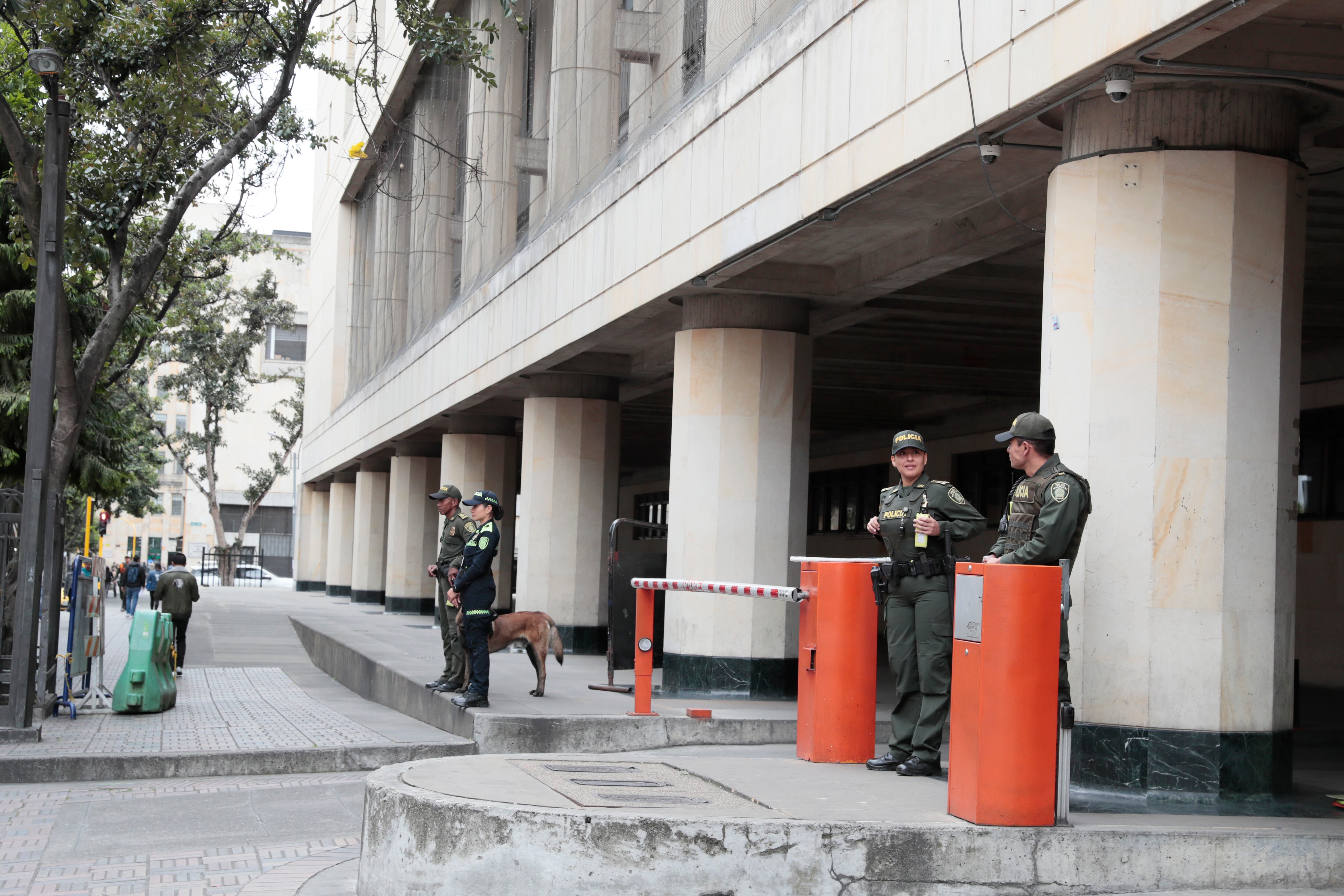 Refuerzan entradas de Palacio de Justicia | Foto: EFE
