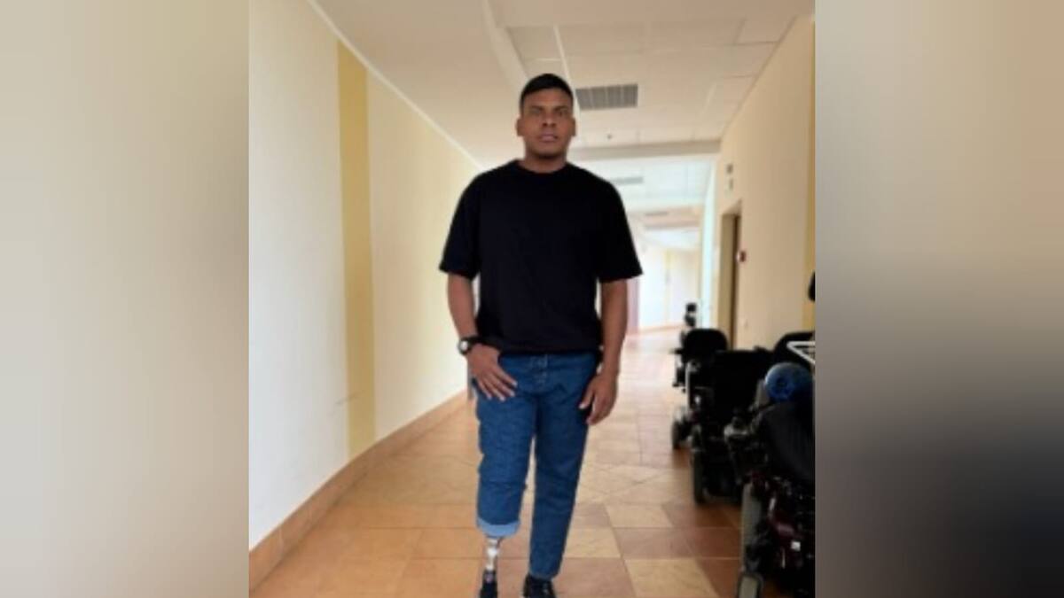 La historia del colombiano que le apuesta al fútbol tras perder una pierna en la guerra de Ucrania