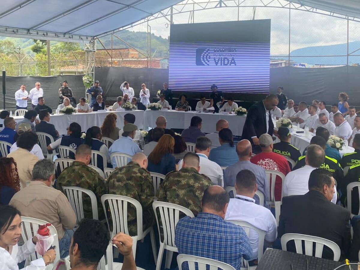 Inician los diálogos entre el Gobierno Nacional y las bandas de Medellín