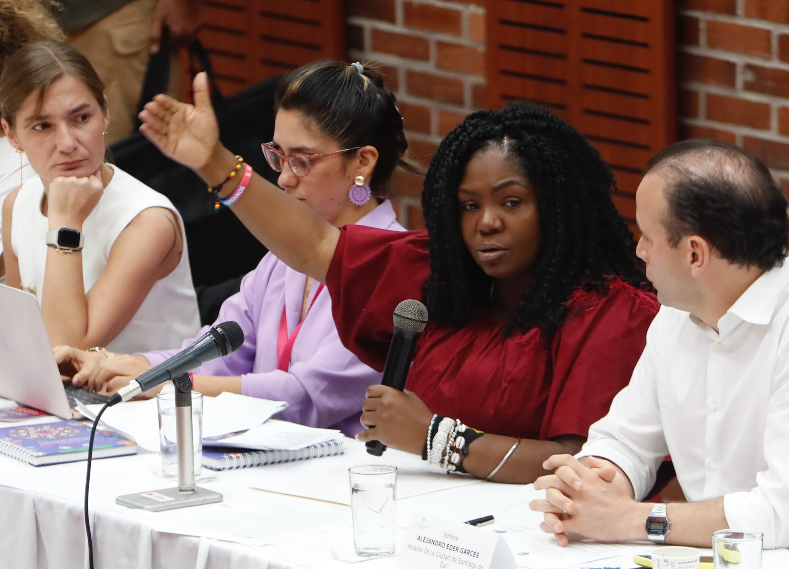 La vicepresidenta, Francia Márquez, habla durante un acto para anunciar medidas sobre la atención y prevención de las violencias basadas en género, este lunes en Cali. Foto: EFE/ Ernesto Guzmán