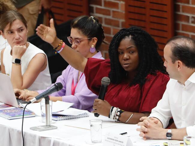 La vicepresidenta, Francia Márquez, habla durante un acto para anunciar medidas sobre la atención y prevención de las violencias basadas en género, este lunes en Cali. Foto: EFE/ Ernesto Guzmán