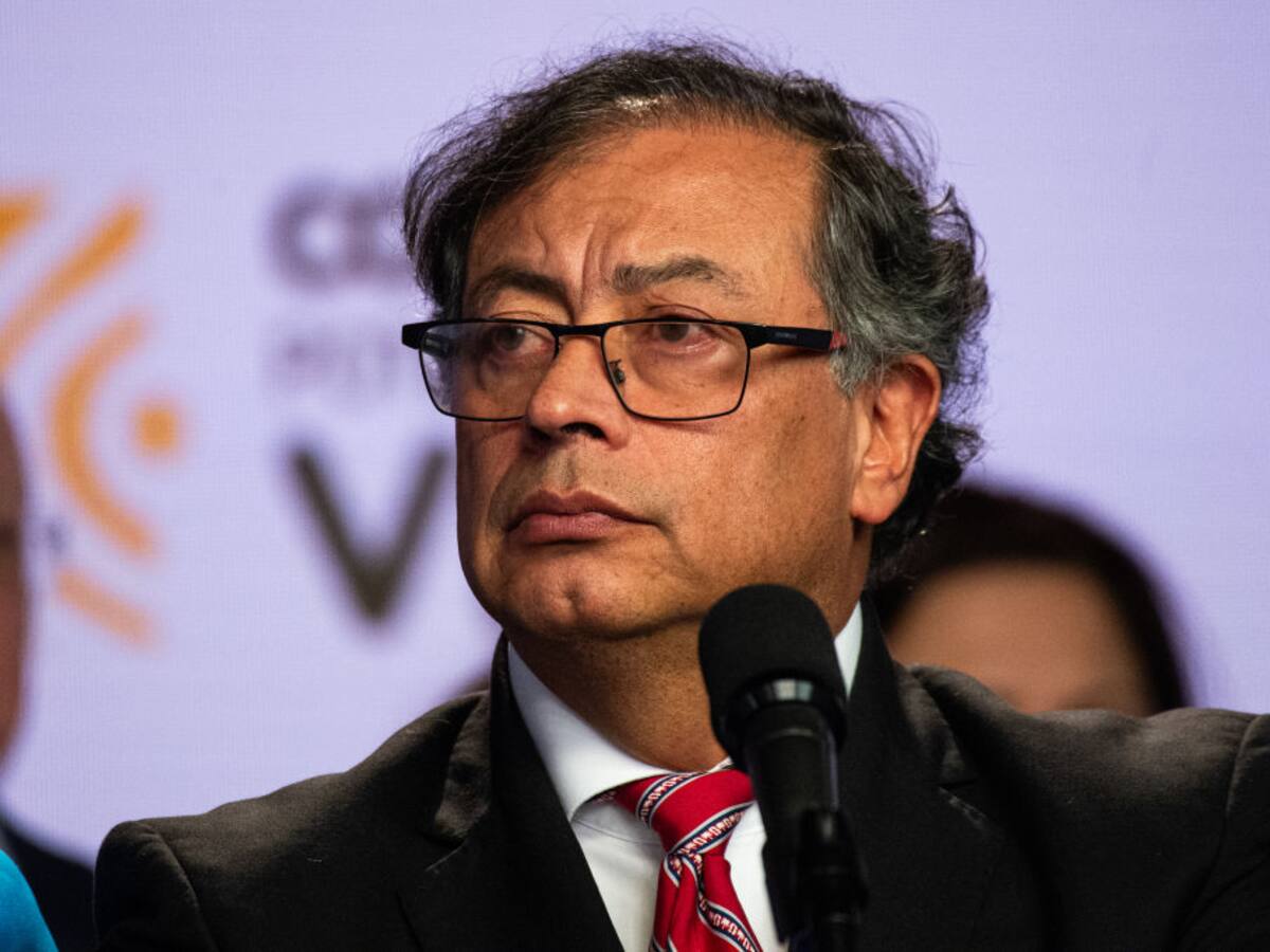 Fundación Santa Fe desmiente hospitalización del presidente Petro