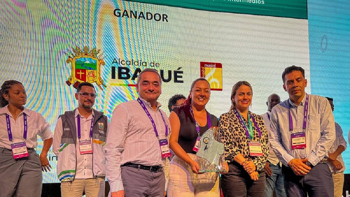 Ibagué ganó premio por proyecto de Árboles Solares durante los Smart City Innovator Award