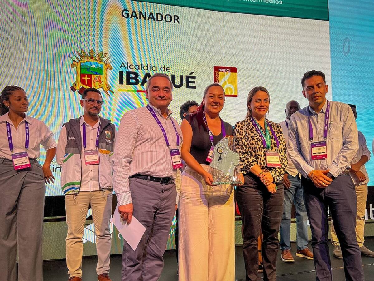 Ibagué ganó premio por proyecto de Árboles Solares durante los Smart City Innovator Award