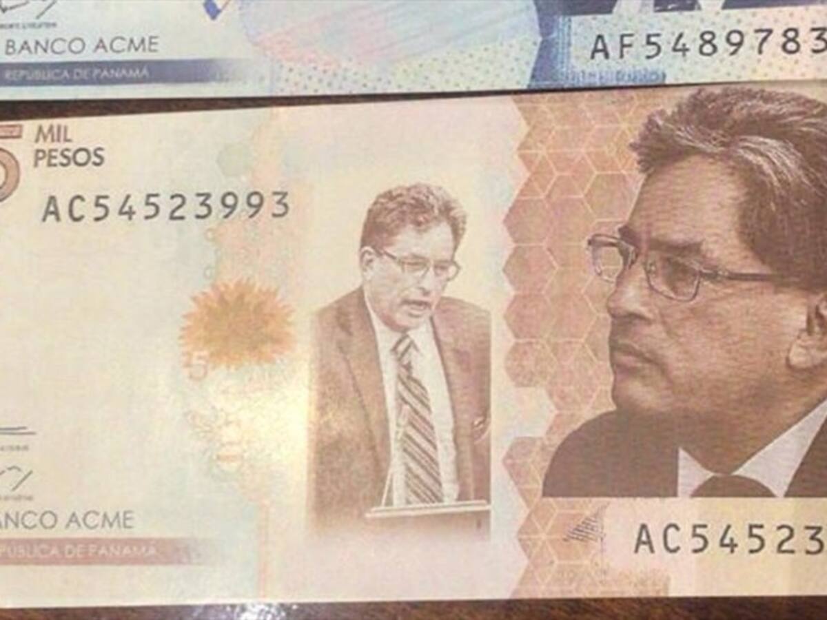 Representante tira dinero falso en debate de moción de censura en contra de Carrasquilla