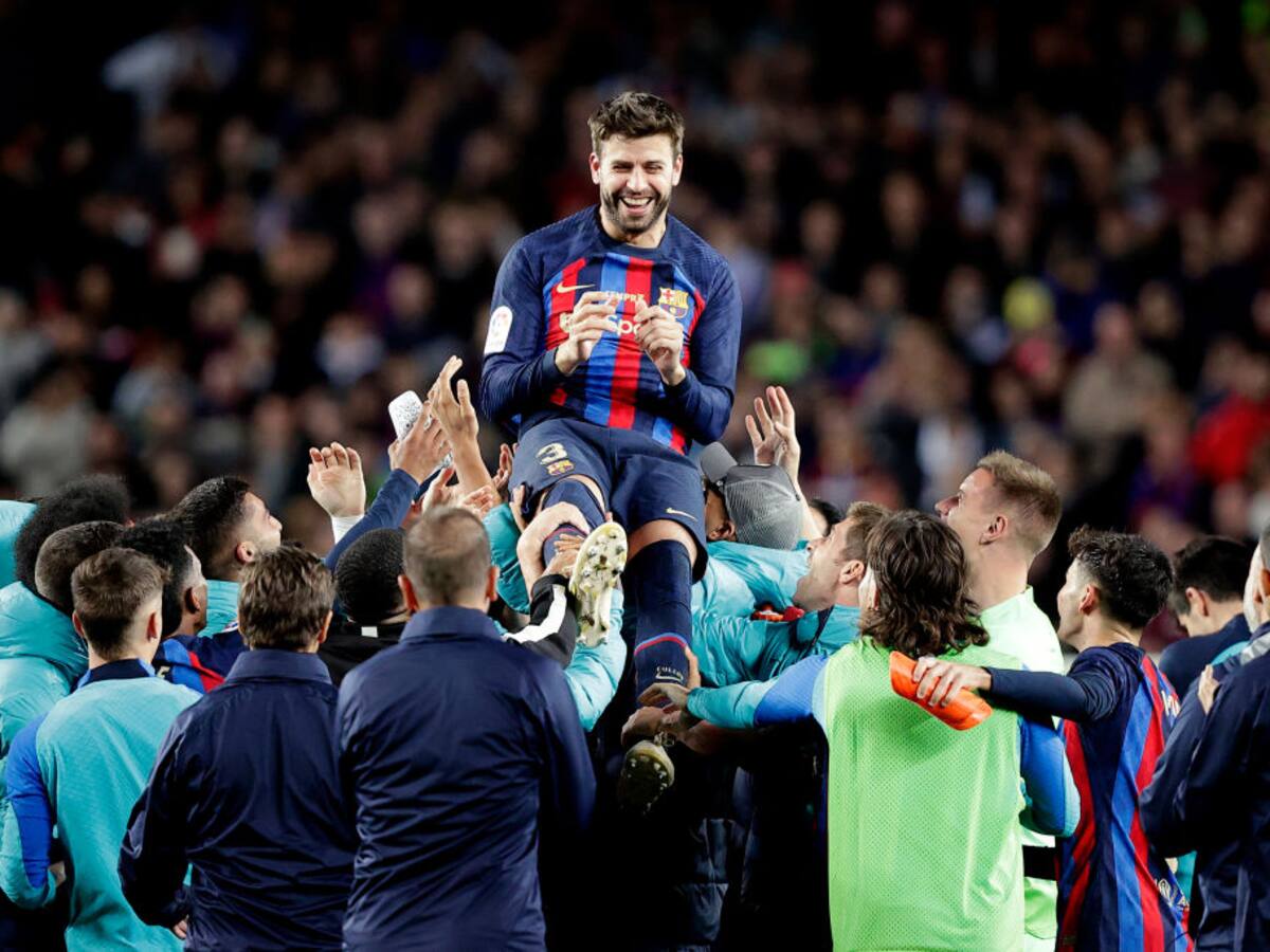 Barcelona vence 2-0 al Almería en la despedida de Piqué del Camp Nou