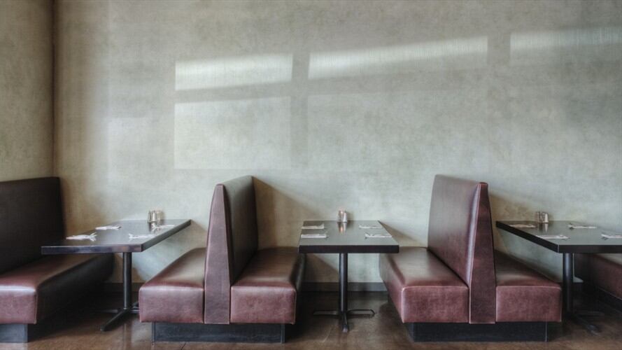 Acodrés dice que el plan 'Bogotá a cielo abierto' discrimina a los establecimientos que no tienen las condiciones de espacio público requeridas.. Foto: Getty Images