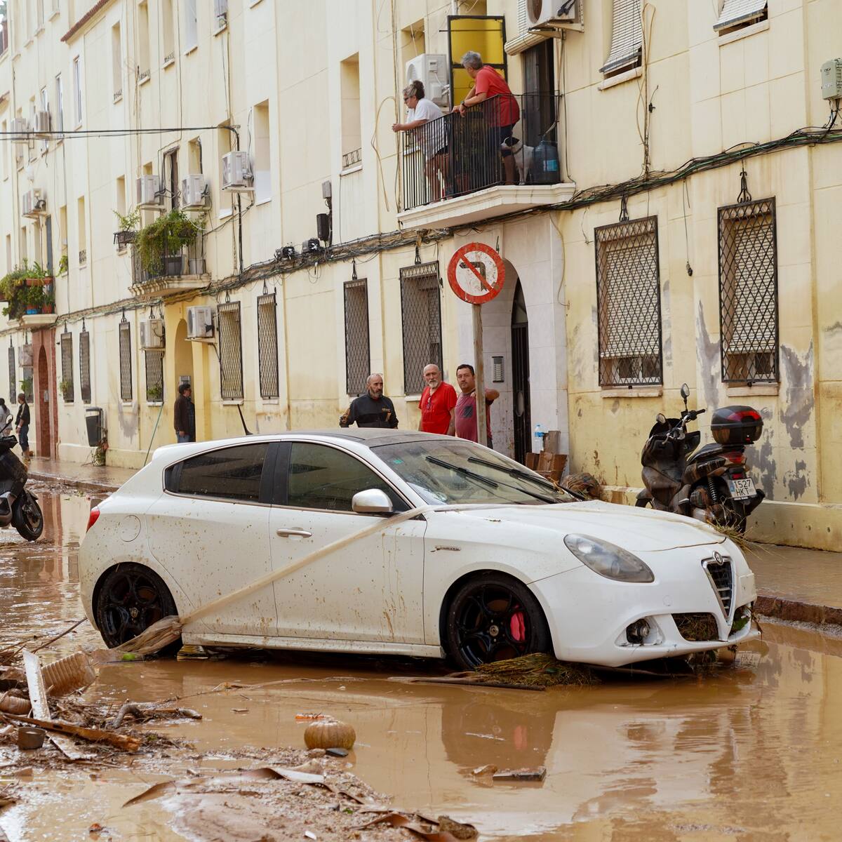 “Es una situación terrible”: relato de ciudadana de Valencia, España, tras inundaciones