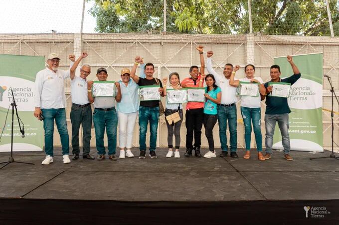 Entrega de titulación a las familias beneficiadas/  Agencia Nacional de Tierras