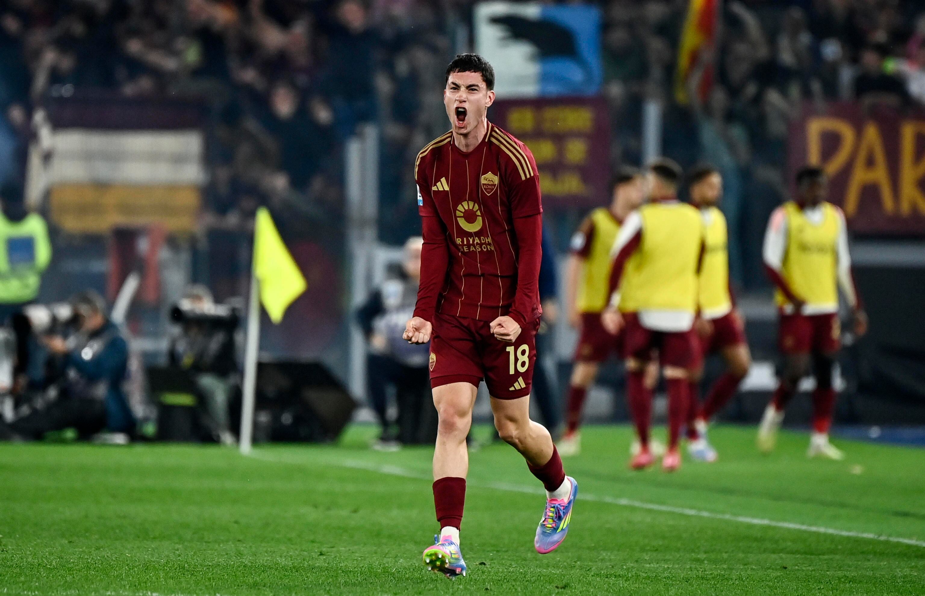 Rome (Italy), 13/04/2025.- Roma's Matias Soule celebrates his goal during the Serie A soccer match between SS Lazio and AS Roma at the Olimpico stadium in Rome, Italy, 13 April 2025. (Italia, Roma) EFE/EPA/Riccardo Antimiani