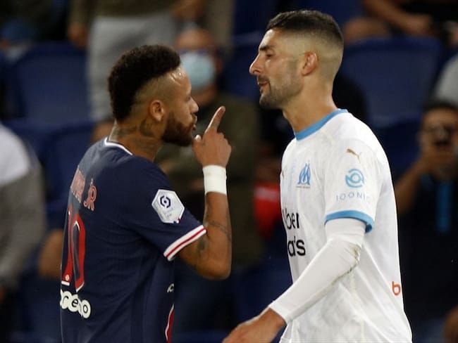 Neymar Jr y Álvaro González. Foto: Getty