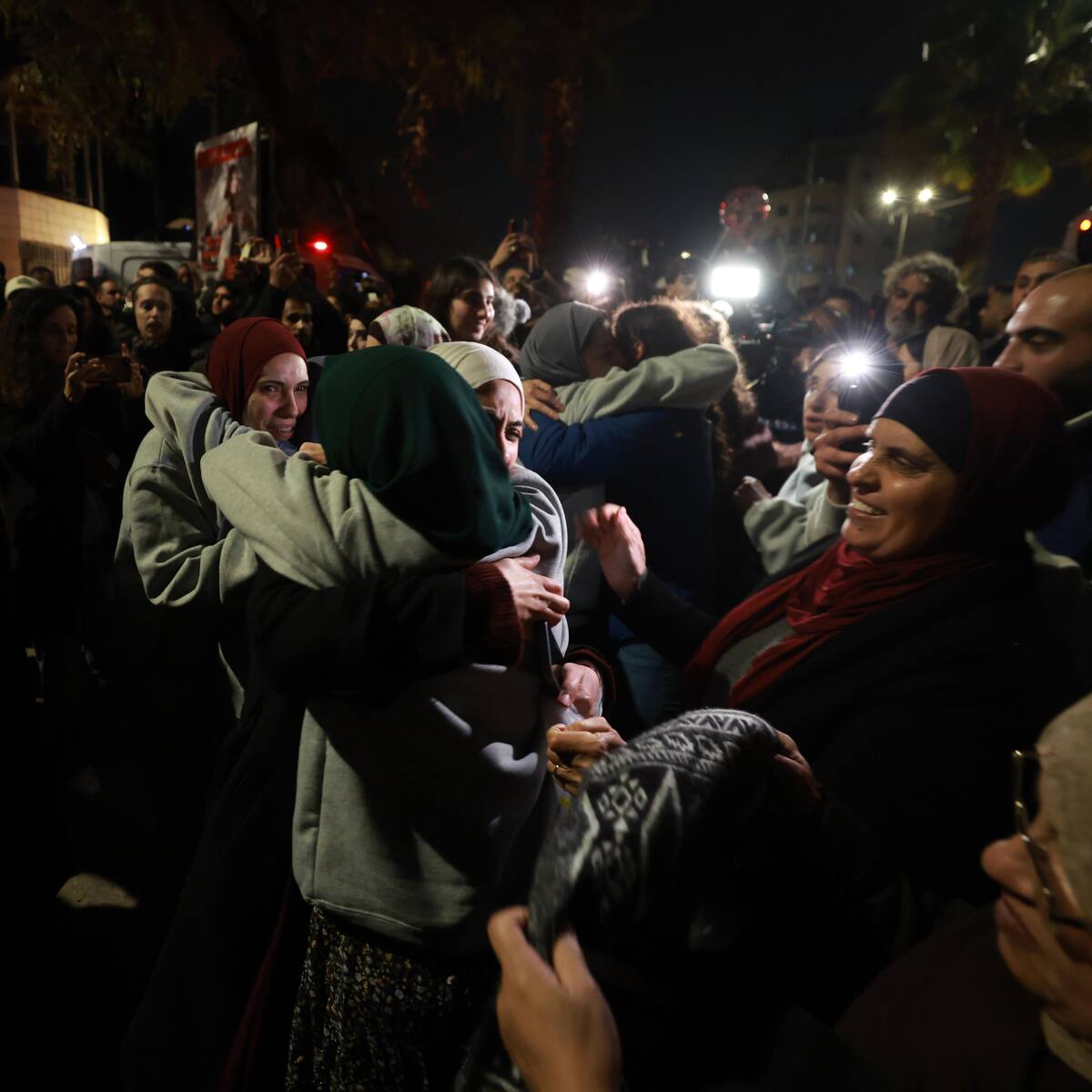 Israel excarcela a noventa presos palestinos tras la liberación de tres rehenes de Hamás