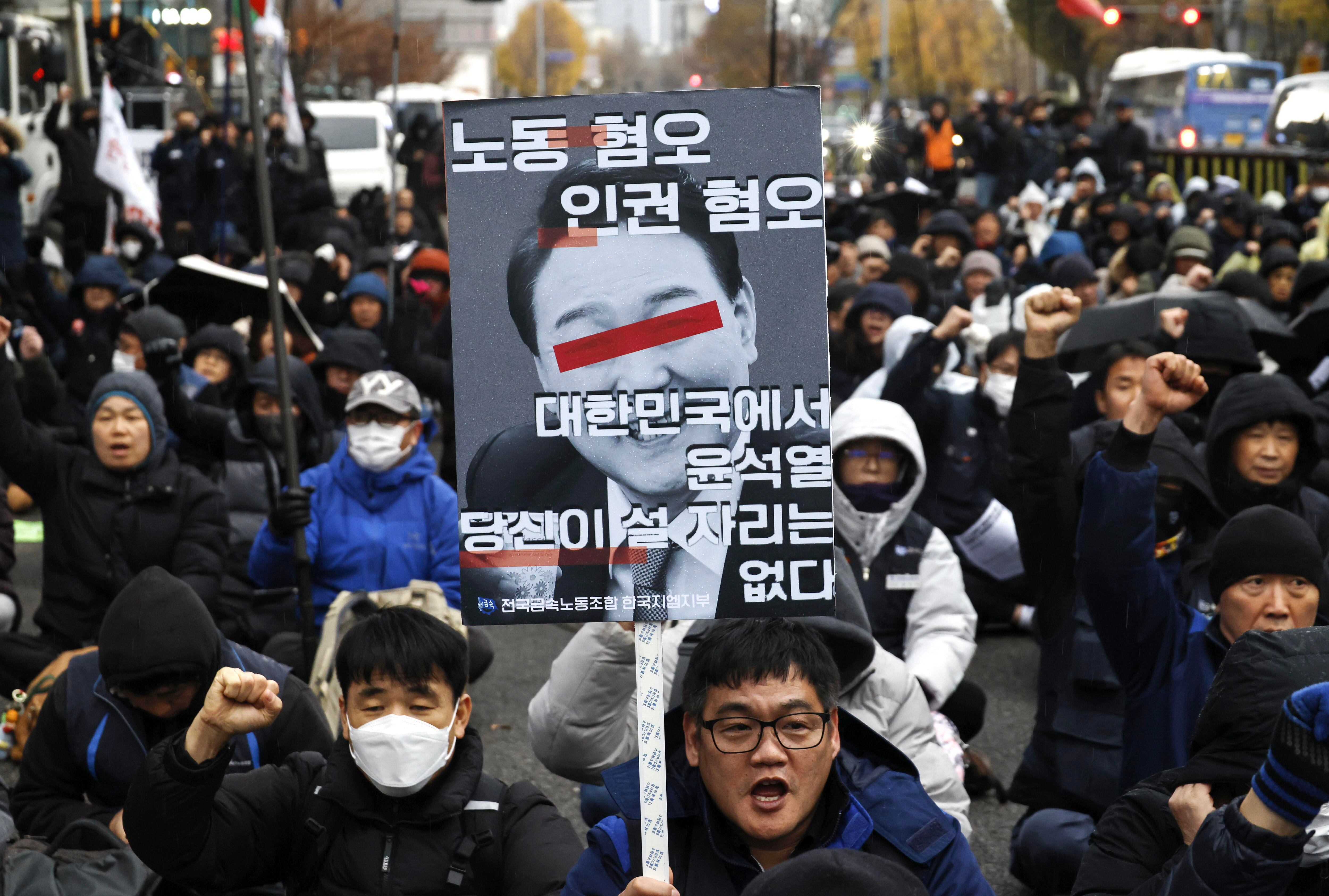 Seoul (Korea, Republic Of), 05/12/2024.- A Korean Confederation of Trade Unions (KCTU) member hold a placard reading 'Hatred of labor, human rights, there is no place for Yoon Sook Yeol in South Korea'. EFE/EPA/JEON HEON-KYUN