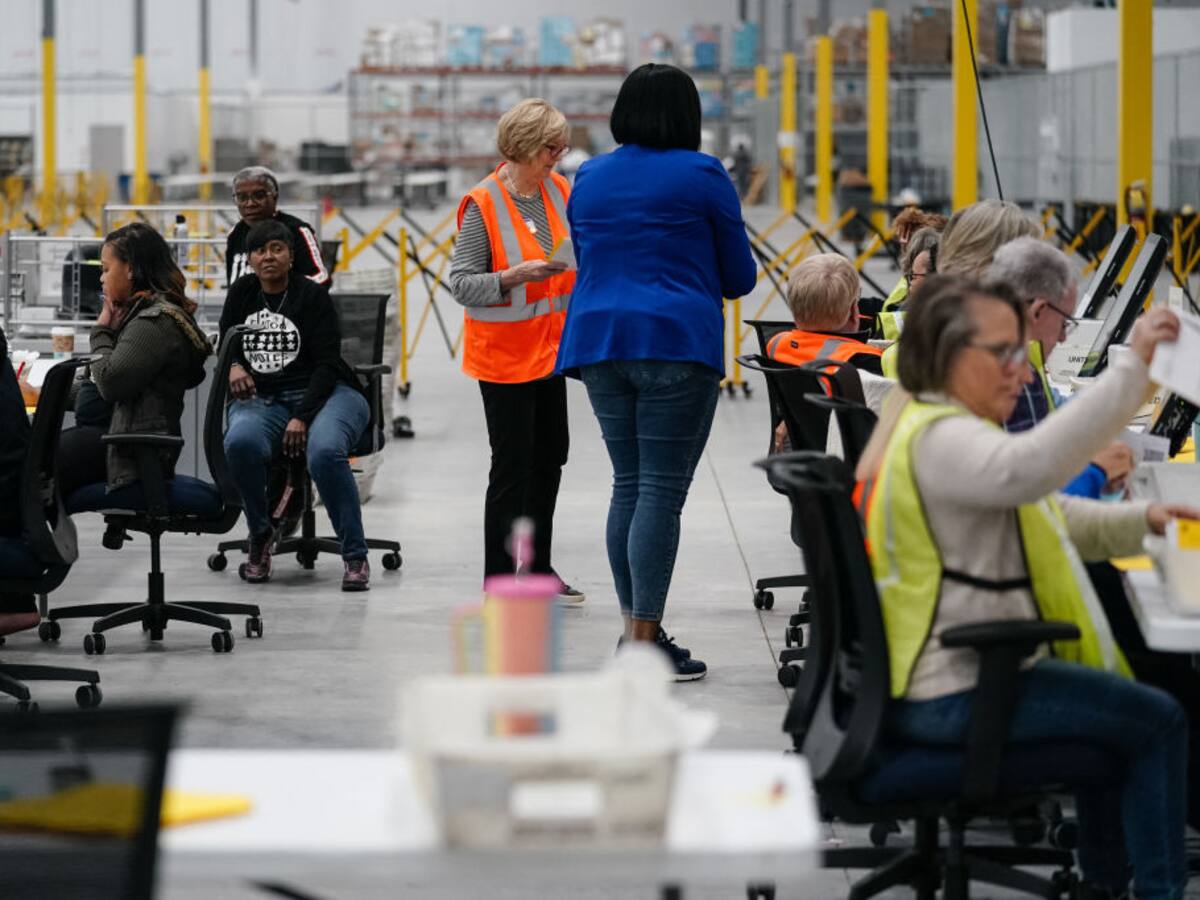 Quince centros extendieron horario de votación tras amenazas de bomba en Georgia