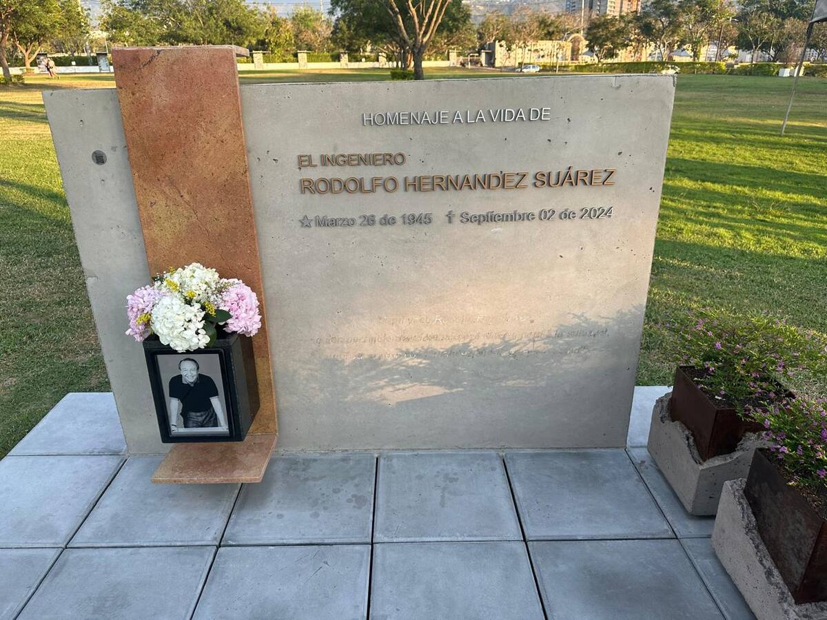 El epitafio de la tumba de Rodolfo Hernández fue robado