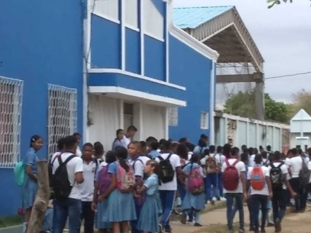 Video: estudiantes se transportan en volqueta en el Cerro de San Antonio, Magdalena