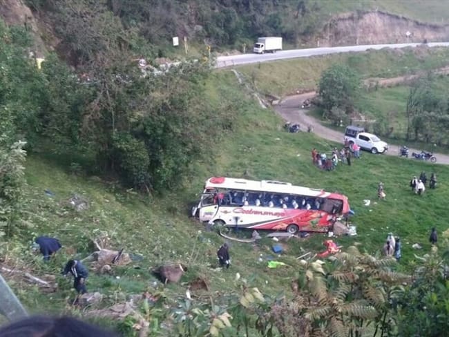 Accidente de un bus deja cuatro muertos en Puracé, Cauca. Foto: Cruz Roja