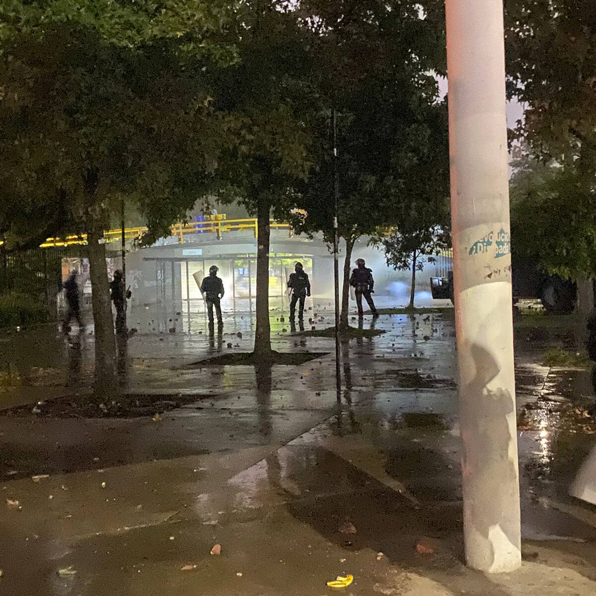 Bloqueos en Bogotá: retrasos en la movilidad y enfrentamientos entre manifestantes y el Esmad