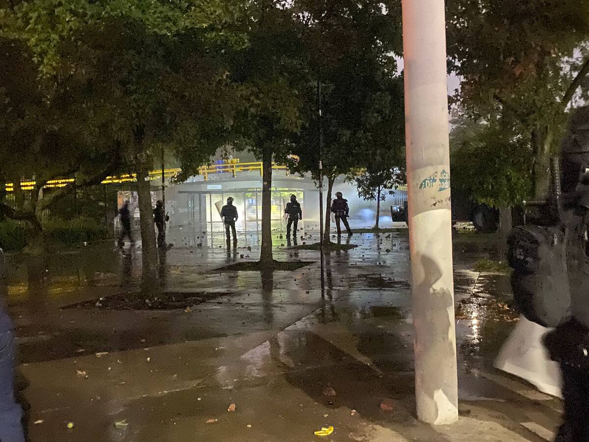 Bloqueos en Bogotá: retrasos en la movilidad y enfrentamientos entre manifestantes y el Esmad