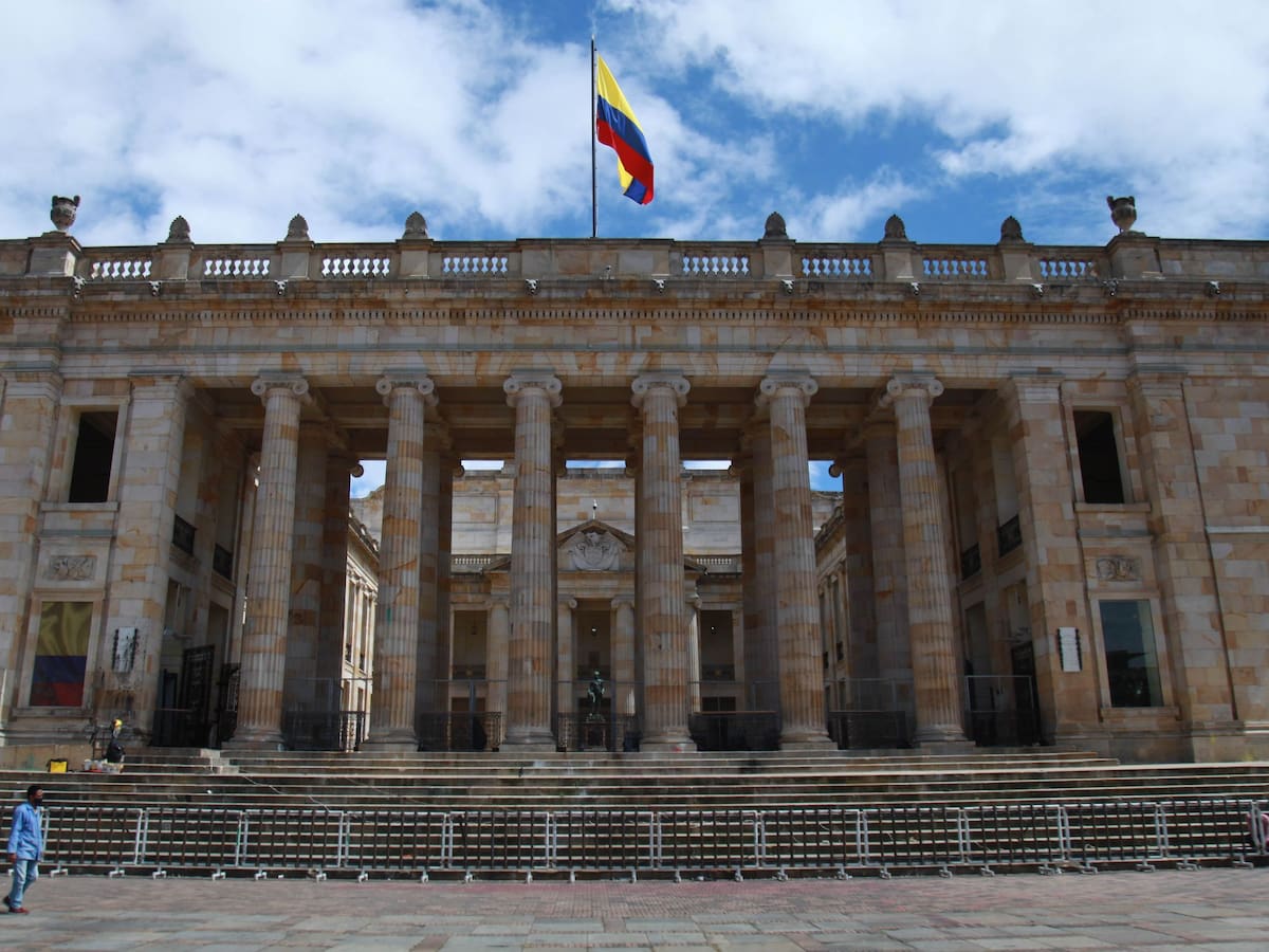 Precandidatos reaccionan al mico que anunciaba cárcel por cuestionar a funcionarios