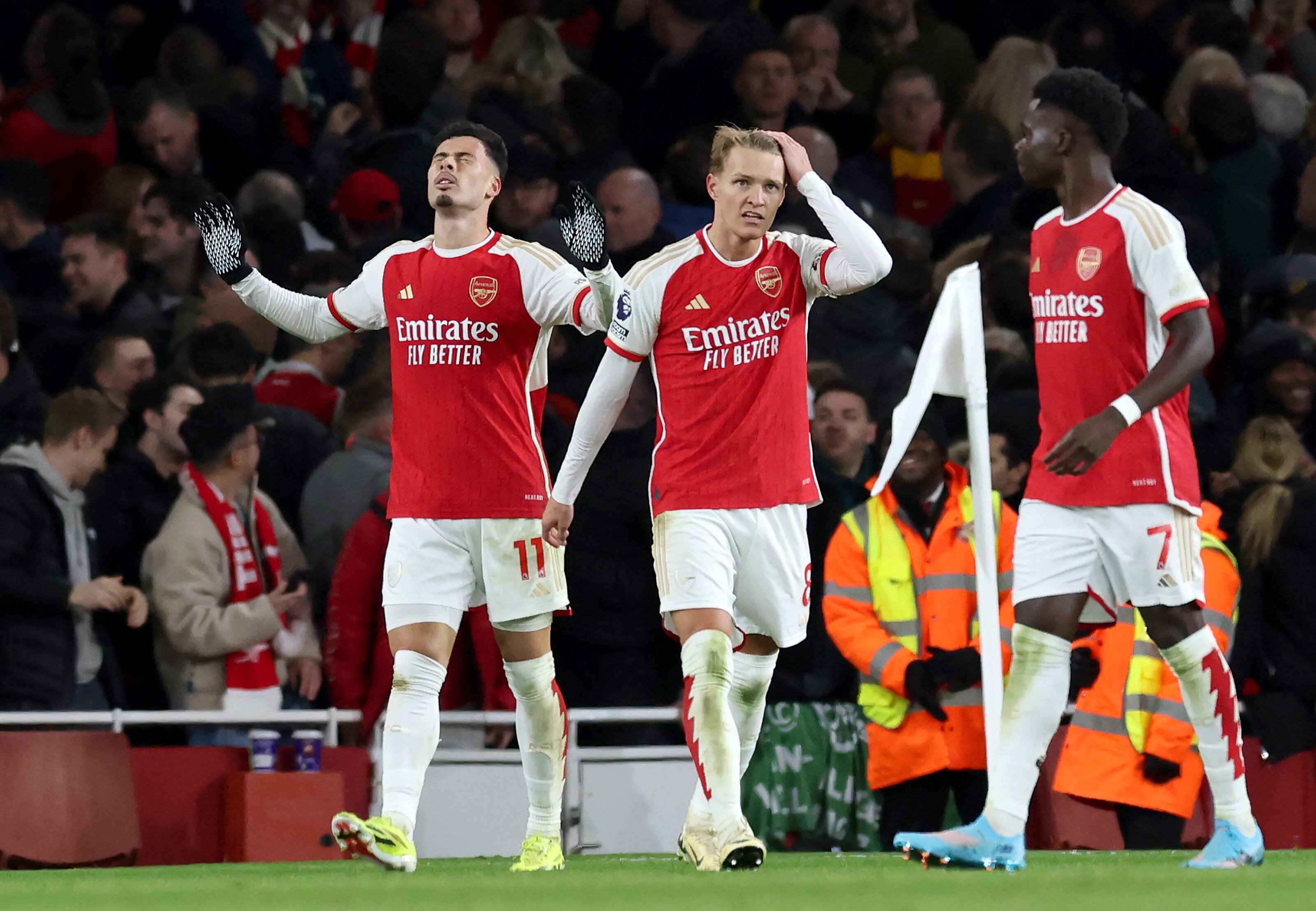 London (United Kingdom), 04/02/2024.- Gabriel Martinelli (L) of Arsenal celebrates after scoring his team's second goal during the English Premier League match between Arsenal FC and Liverpool FC, in London, Britain, 04 February 2024. (Reino Unido, Londres) EFE/EPA/ANDY RAIN EDITORIAL USE ONLY. No use with unauthorized audio, video, data, fixture lists, club/league logos, 'live' services or NFTs. Online in-match use limited to 120 images, no video emulation. No use in betting, games or single club/league/player publications.