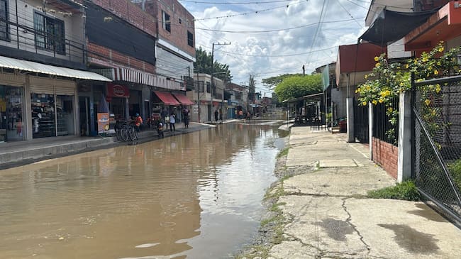 Las precipitaciones han provocado la inundación de vías y viviendas debido al colapso de un sistema de alcantarillado obsoleto. Foto: cortesía Alcaldía de Candelaria.