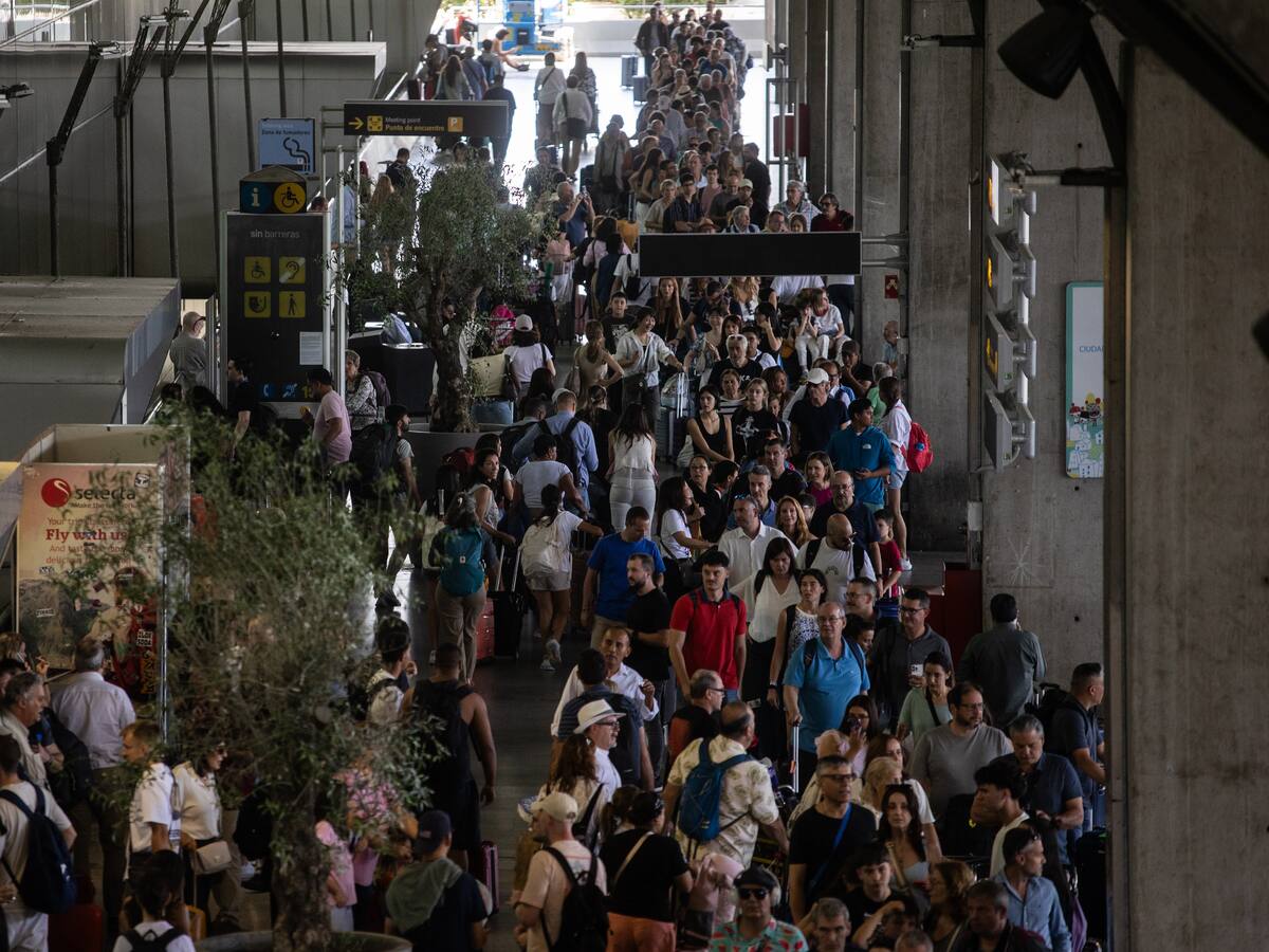 Aeropuerto de Madrid sufrió demoras y aglomeraciones por un problema informático