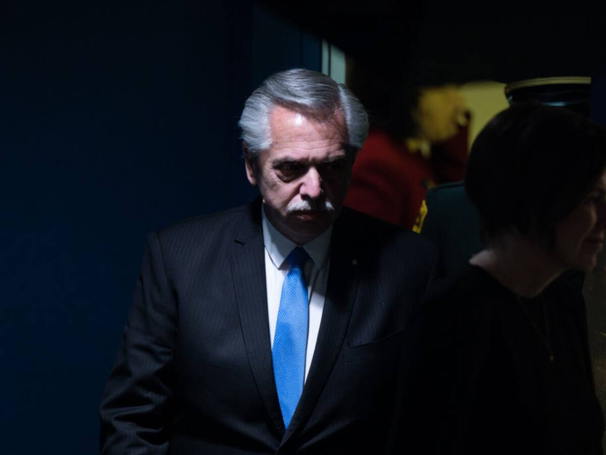 El expresidente argentino Fernández es denunciado por su expareja por violencia