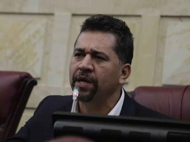 Al Oído: De embajador investigado por tráfico, a defensor de régimen violador de derechos