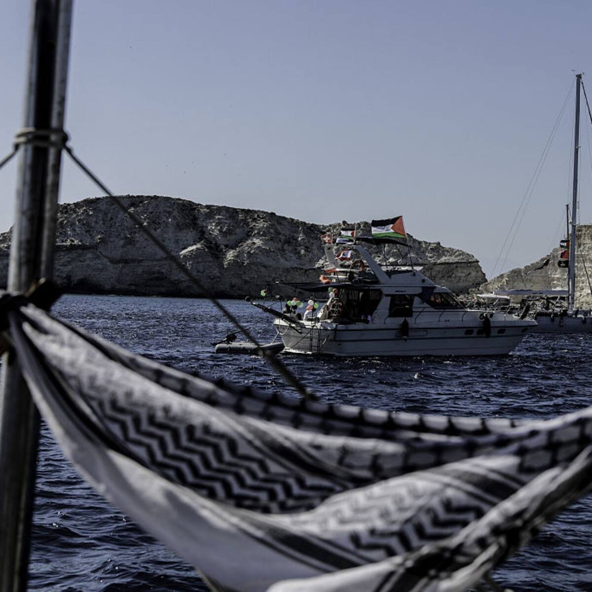 Si rechazan deportación, serán encarcelados: activista sobre 500 capturados de flotilla rumbo a Gaza