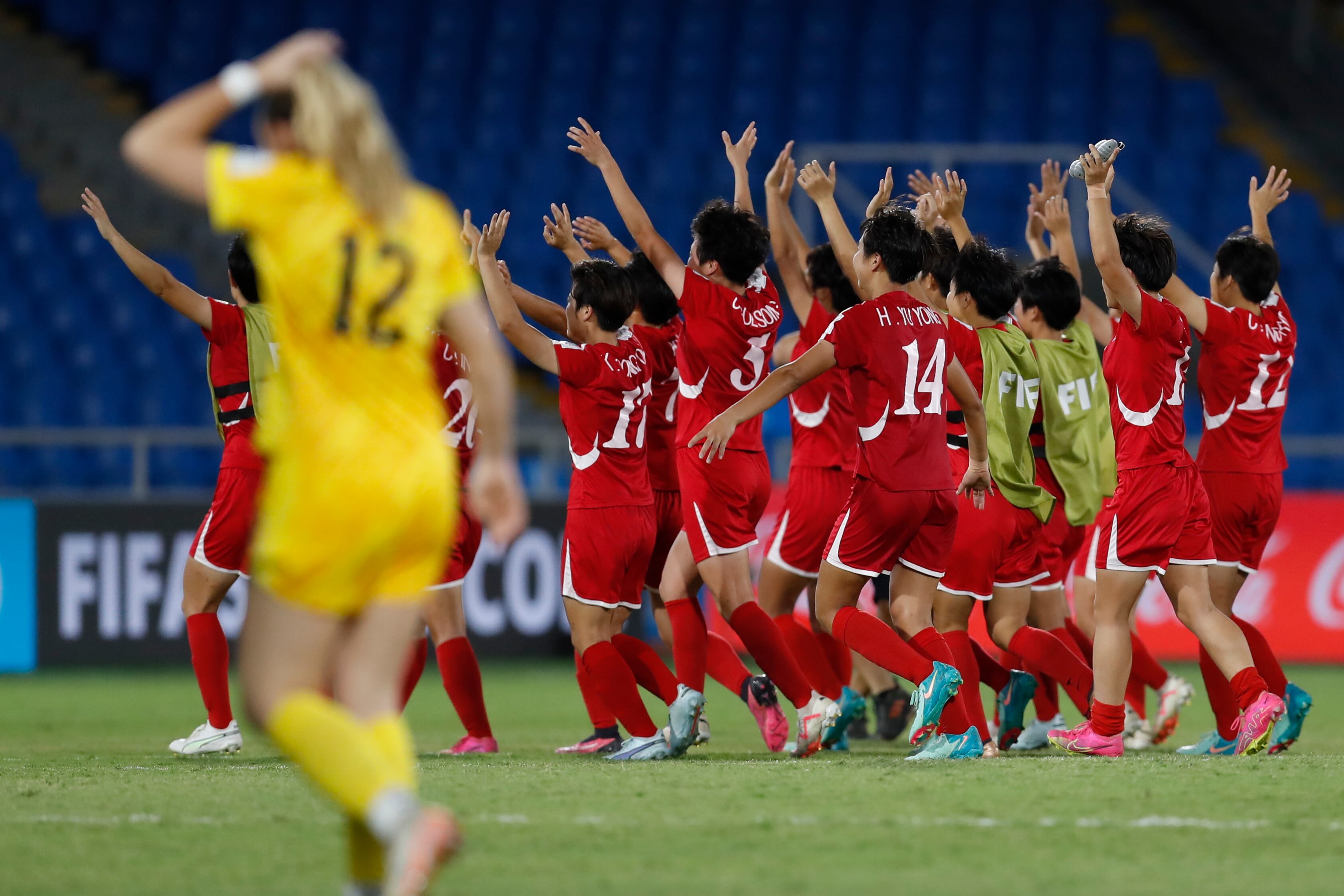 Jugadoras de Corea del Norte celebran al ganar el partido de las semifinales de la Copa Mundial Femenina sub-20 contra los Estados Unidos. Foto: EFE.