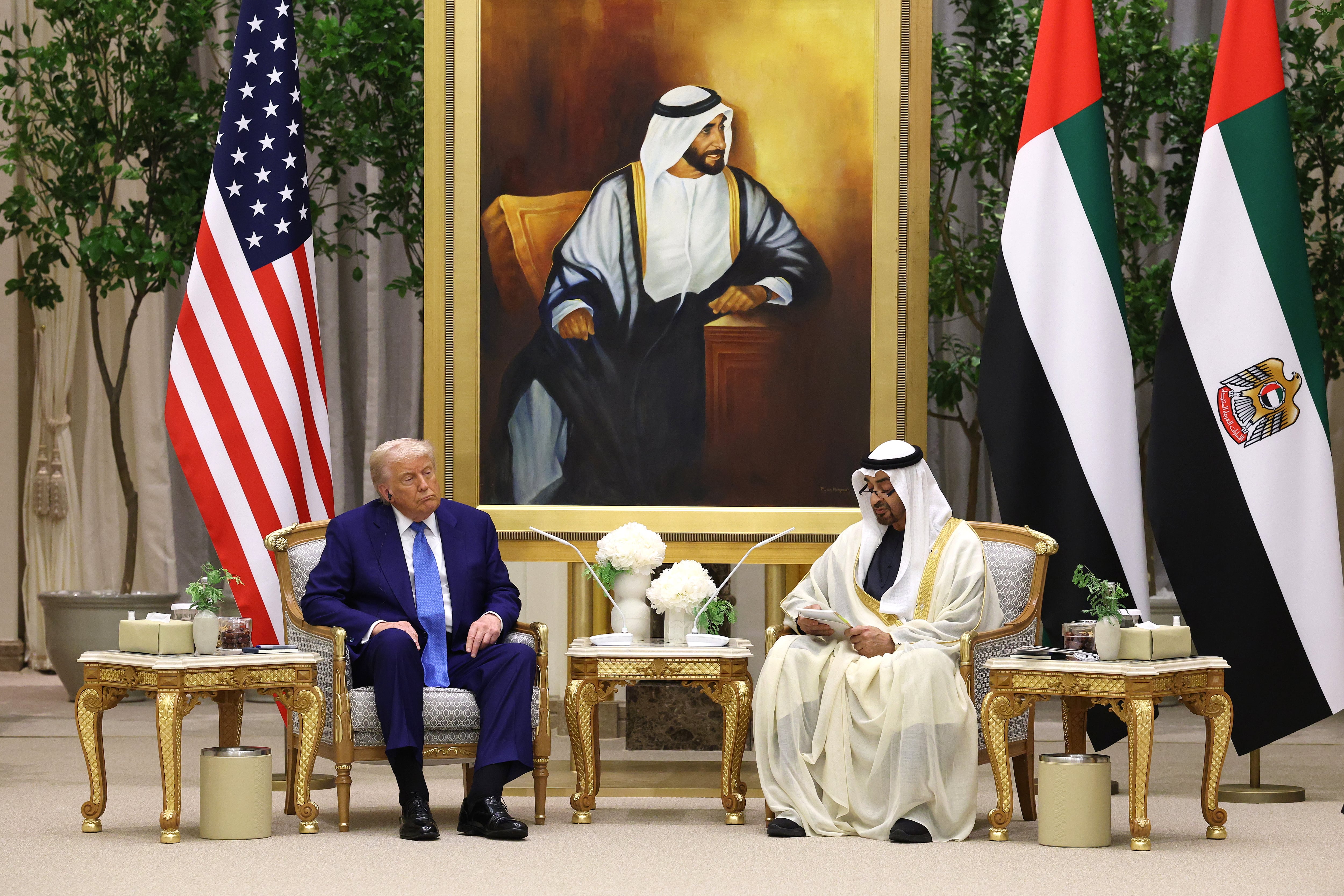 Mohamed bin Zayed Al Nahyan y Donald Trump. Foto: Win McNamee/Getty Images.