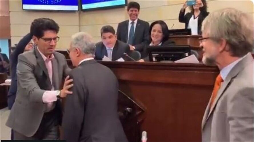 Mockus unió a Uribe y al Polo en ejercicio de construcción de confianza. Foto: