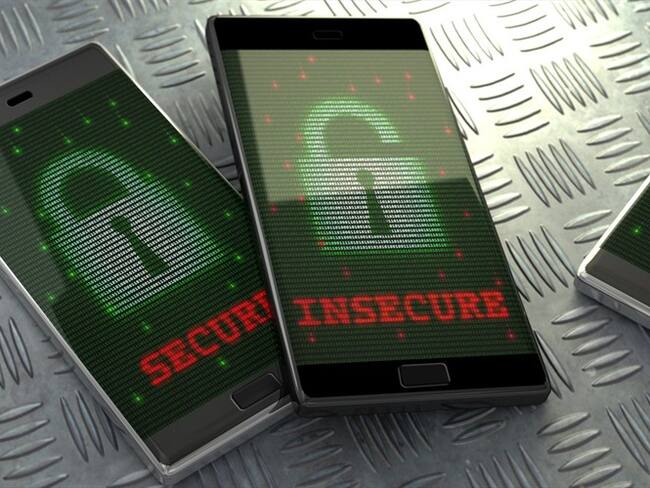 Ofreciendo planes gratis de Whatsapp o haciéndose pasar por importantes empresas están timando a las personas.. Foto: Getty Images