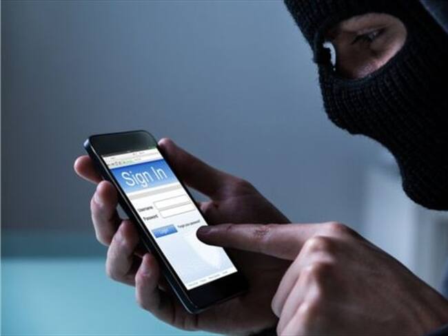 ¿También usas contraseñas del trabajo para las apps que te descargas? Foto: BBC Mundo.