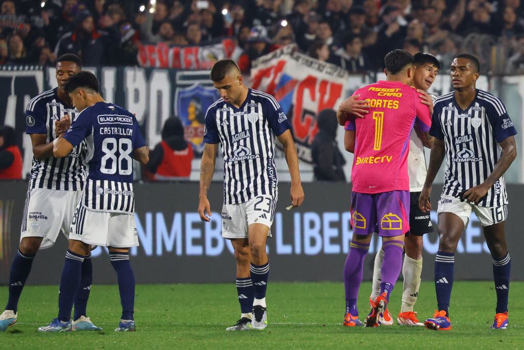 Junior y Colo Colo. I Foto: Marcelo Hernandez/Getty Images.
