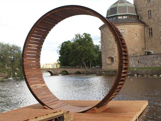 Artista colombiano explica porqué el papel es el eje central en sus obras