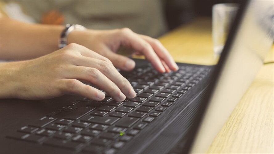 El proceso busca contratar a un operador que preste los servicios de conectividad y seguridad informática por $120.000 millones.. Foto: Getty Images