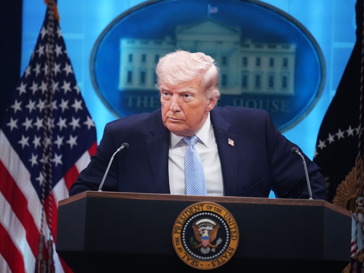 Trump asegura que barcos cargados de petróleo están empezando a salir de Ormuz