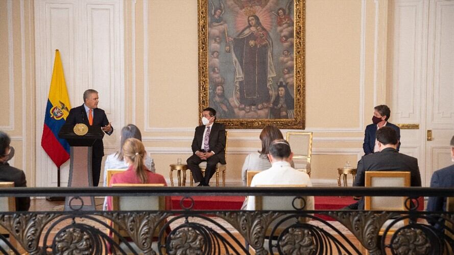 El presidente Iván Duque le entregó al sector privado 1’500.000 dosis de la vacuna de Sinovac contra el COVID-19. Foto: Cortesía Presidencia de la República