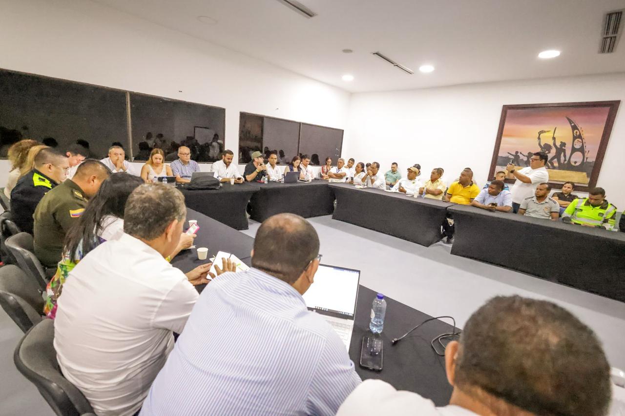 Reunión entre el Gobierno Nacional y transportadores. Foto: prensa Gobernación de Córdoba.