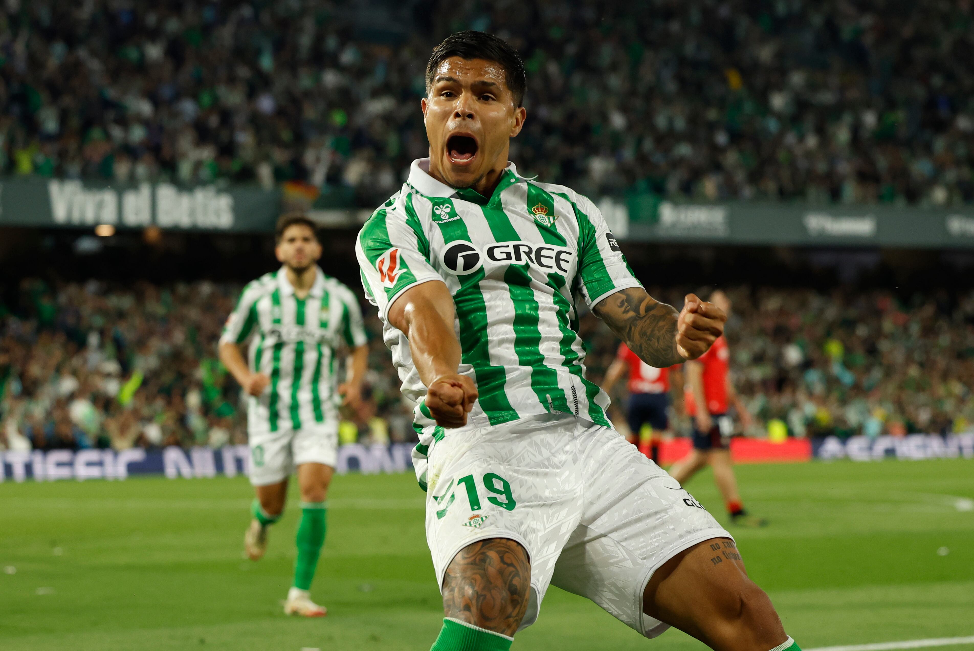 El 'Cucho' Hernández pasa por un gran momento y volvió a marcar con Beis. EFE/ Julio Muñoz