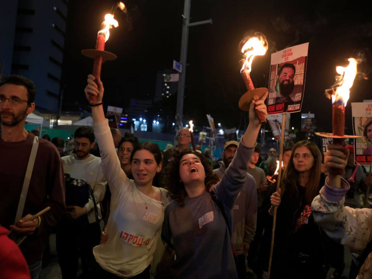 Las tres rehenes liberadas ya están en Israel y son recibidas por sus madres