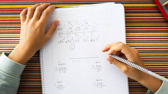 Según un estudio, los estudiantes tendrían un 50 % menos de conocimiento de matemáticas por las clases virtuales. . Foto: Getty Images
