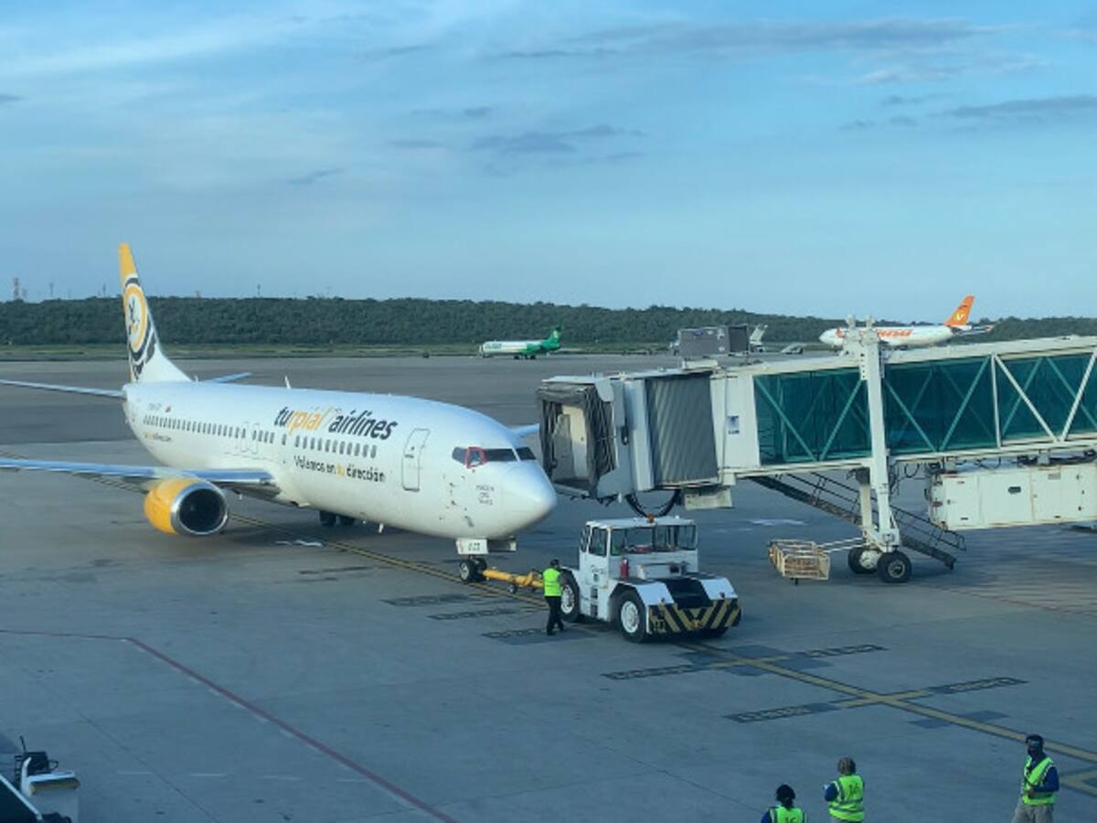 Después de casi tres años, despegó el primer avión Caracas- Bogotá