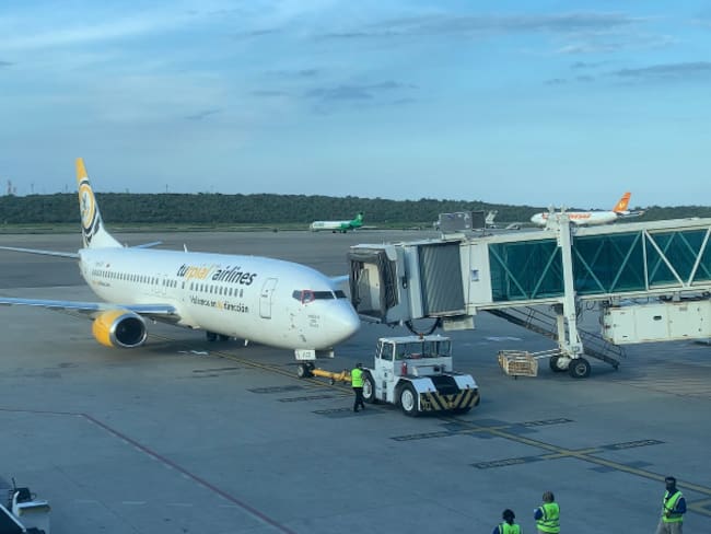 Avión de la aerolínea Turpial Airlines es el primero en realizar el vuelo Caracas-Bogotá luego de la reanudación de relaciones bilaterales.