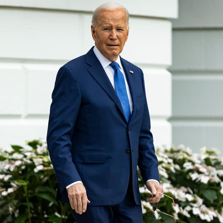Washington (United States), 08/05/2024.- President Joe Biden walks out of the South Portico towards Marine One on the South Lawn of the White House, Washington, DC, USA, 08 May 2024. The President is traveling for campaign events in Racine County, Wisconsin, and Chicago, Illinois. EFE/EPA/SAMUEL CORUM / POOL
